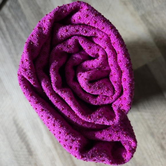 NWT Bodico Non-Slip Yoga Mat Towel - Purple/Pink - Picture 5 of 6